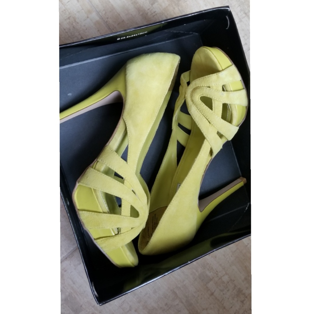 Steve Madden Loyyall Suede Heels
